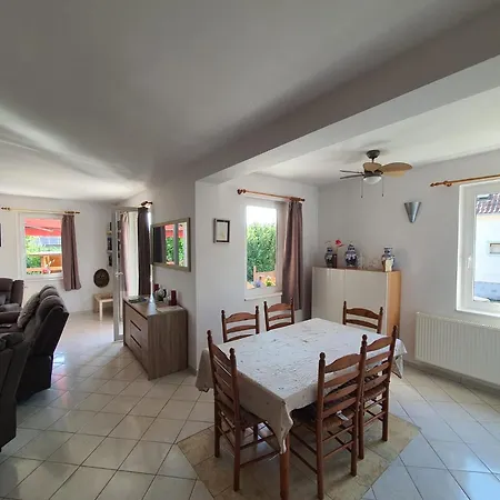 Annie * Lesencetomaj