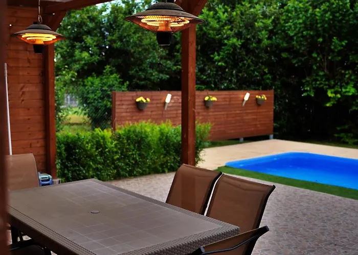 בית נופש Annie Lesencetomaj